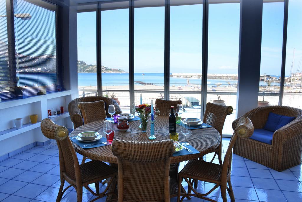 贾迪尼-纳克索斯Terrazza Sul Mare公寓 外观 照片
